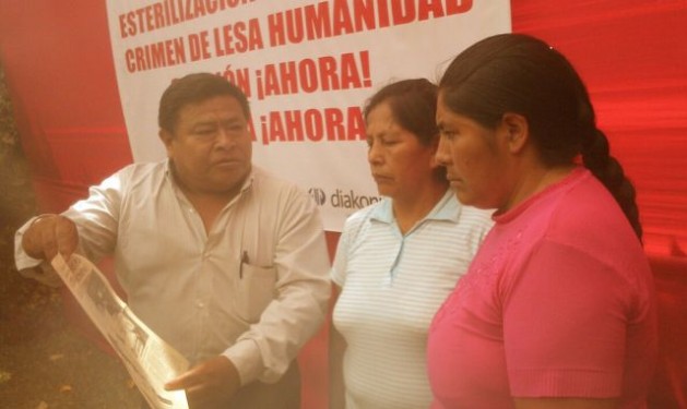 Alfonso Ramos (left) shows a newspaper reporting the death of his sister Celia in Piura due to forced sterilisation. Micaela Flores (centre) and Sabina Huillca are sterilisation victims from Cusco. All three have been waiting for justice for 17 years. Credit: Milagros Salazar/IPS
