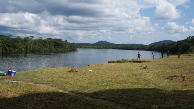 The Cuao river, one of the fast-flowing tributaries of the Orinoco river. Credit: Humberto Márquez/IPS