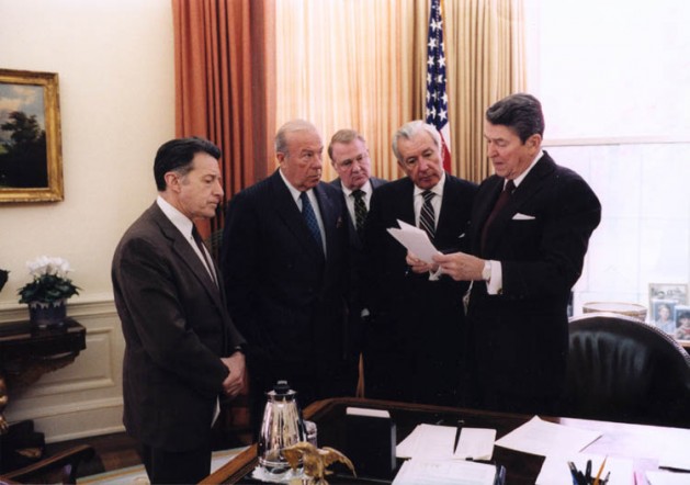 President Ronald Reagan with top aides Caspar Weinberger, George Shultz, Ed Meese, and Don Regan discussing the president's remarks on the Iran-Contra affair, Oval Office. Nov. 25, 1986. Credit: Courtesy Ronald Reagan Library, official government record