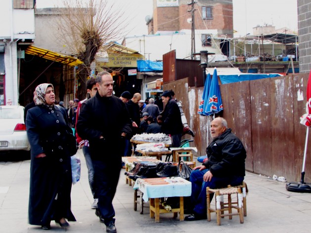 Open market in the southeastern Turkish city of Dyarbakir, capital of the Kurds in Turkey. The city has been a focal point for conflicts between the government and Kurdish movements. December 2014. Credit: FabÃƒÂ­ola Ortiz /IPS