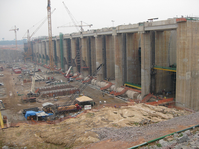 The Santo Antônio hydroelectric dam during construction, in 2010. When it was almost complete, in 2014, the work site was affected when the Madeira River overflowed its banks – a phenomenon blamed at least in part on deforestation. Credit: Mario Osava/IPS