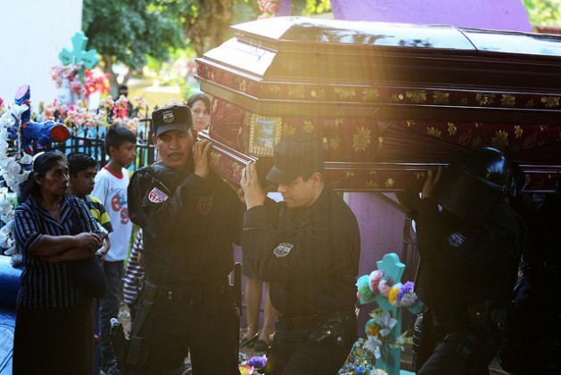 The funeral of Justo GermÃƒÂ¡n Gil, a member of the police Maintaining Order Unit killed by gang members in the town of San Juan Opico in eastern El Salvador on Jan. 10, 2015. Credit: Vladimir GirÃƒÂ³n/IPS