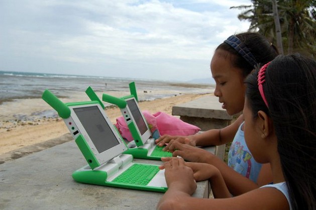 Children surf the net in a remote island community in the Philippines where fishing is the main source of income. Credit: eKindling/Lubang Tourism.