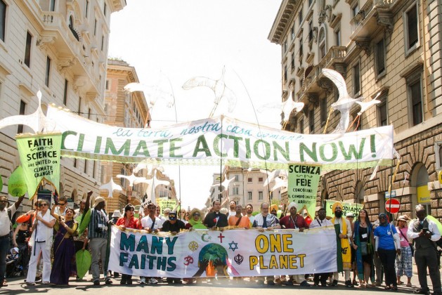 March by people of faith, civil society groups and communities impacted by climate change in Rome on Jun. 28 to express gratitude to Pope Francis for the release of his Laudato Si encyclical on the environment. Photo credit: Hoda Baraka/350.org