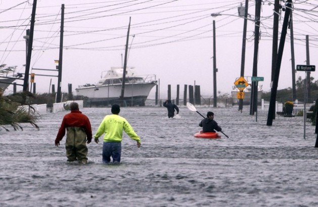 Hurricane Sandy floods a street in Lindenhurst, Long Island. Credit: Jason DeCrow/CC BY SA/2.5