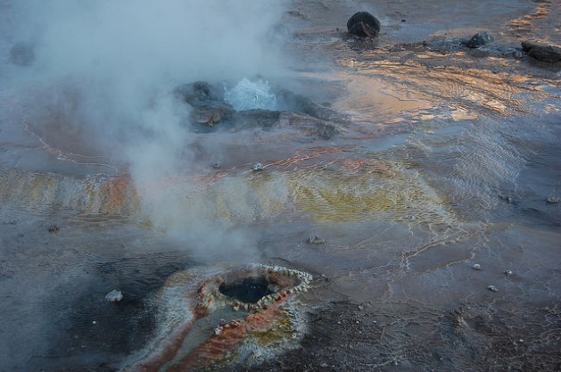 The El Tatio geyser field in the northern Chilean region of Antofagasta. Geothermal energy comes from the earthÃ¢Â€Â™s internal heat, and the steam is delivered to a turbine, which powers a generator. Credit: Marianela Jarroud/IPS