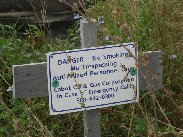 A warning about the danger of methane emissions in one of the shale gas Wells in Dimock, Pennsylvania. Credit: Emilio Godoy/IPS