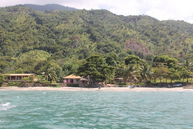 View from the Caribbean sea of the village of Plan Grande in the northern Honduran department of ColÃƒÂ³n. The isolated fishing community, which can only be reached after a 20-minute motorboat ride, is a 10-hour drive on difficult roads away from Tegucigalpa, and has become an example of sustainable energy management. Credit: Thelma MejÃƒÂ­a/IPS
