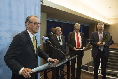 Deputy Secretary-General Jan Eliasson (left) speaks to journalists at a press stakeout following the High-Level Event on "Strengthening Cooperation on Migration and Refugee Movements in the Perspective of the New Development Agenda".