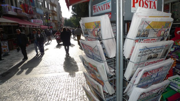 Newspaper kiosk in Istanbul's Kadiköy district.  Credit: Joris Leverink/IPS