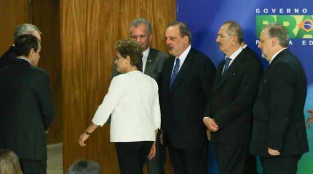 Brazilian President Dilma Rousseff next to advisers with worried faces, after addressing the media, shortly after the announcement of the impeachment trial. Credit: Lula Marques/ Agência PT