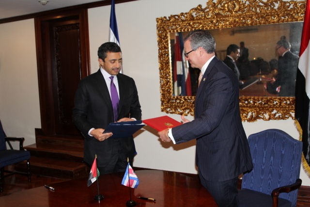 United Arab Emirates Foreign Minister Sheikh Abdullah bin Zayed Al Nahyan (left) and his host, Costa Rican Foreign Minister Manuel González, in the Costa Rican Foreign Ministry after signing the agreements reached during the Emirati minister’s visit. Credit: Foreign Ministry of Costa Rica