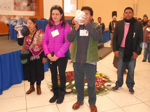 Participants in a Latin American indigenous conference on the "Laudato Si" encyclical give thanks to the four cardinal points of the compass in the opening ceremony of the two-day forum in the city of San Cristóbal de las Casas in the southern Mexican state of Chiapas. Credit: Emilio Godoy/IPS