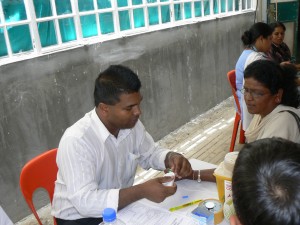 Diabetes test, Mauritius. Credit: Nasseem Ackbarally/IPS
