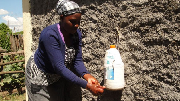 Hildah Kwamboka shows how the innovative water spitting jerrican works. Credit: Moraa Obiria/IPS