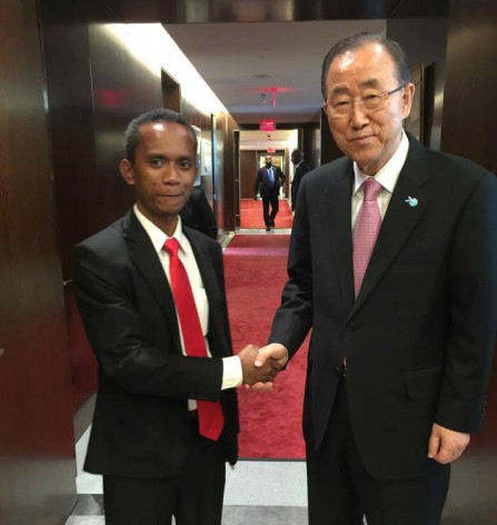 Timorese journalist Raimundos Oki, pictured with UN Secretary-General Ban Ki-Moon, is being sued for defamation by the Prime Minister of Timor-Leste. Credit: Hikari Rodrigues.
