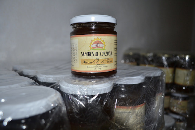 “Sabores de Corzuela” (Flavours of Corzuela) reads the label on the jars of prickly pear fruit jam produced by an association of local families in this rural municipality in the northern Argentine province of Chaco. Credit: UNDP Argentina