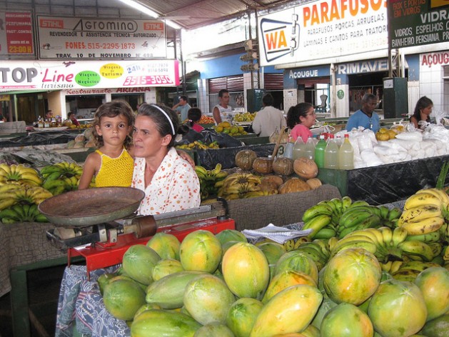 A mother and daughter at a market in Altamira, Brazil. Credit: Mario Osava/IPS