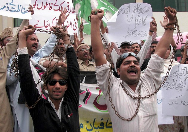 Journalists protesting against the killing of their colleagues in Karachi, Pakistan. Credit: Rahat Dar/IPS