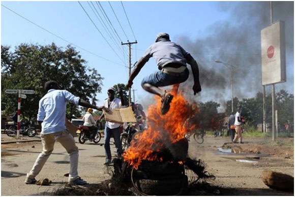 Protesters along a Kenyan street. Elections should not mean destroying every gain made over the previous years. PHOTO | TONNY OMONDI | NATION MEDIA GROUP