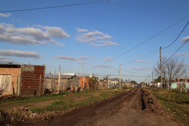 A street in Hornos, a low-income neighbourhood on the west side of Greater Buenos Aires, where local residents are waiting to receive the deeds to their property, as the key to access to other rights and public services that will provide them with a dignified urban life. Credit: Fabiana Frayssinet/IPS