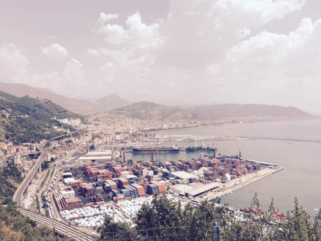 Containers pile up in the Italian port of Salerno. Photo: FAO