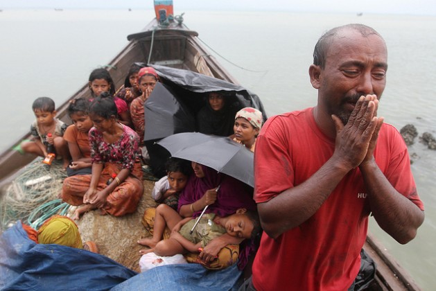Rohingya refugees from Myanmar refused entry by border guards in Bangladesh in 2012. Credit: Anurup Titu/IPS