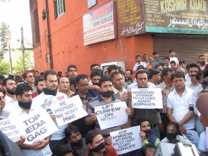 Kashmiri journalists at a rare protest against a government clampdown on freedom of expression in 2012. Credit: Athar Parvaiz/IPS