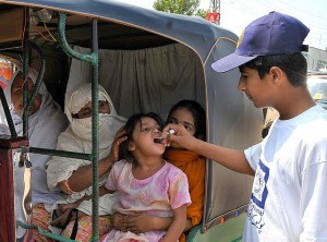 A child receives an oral polio vaccine in Peshawar, Pakistan. Credit: Ashfaq Yusufzai/IPS.