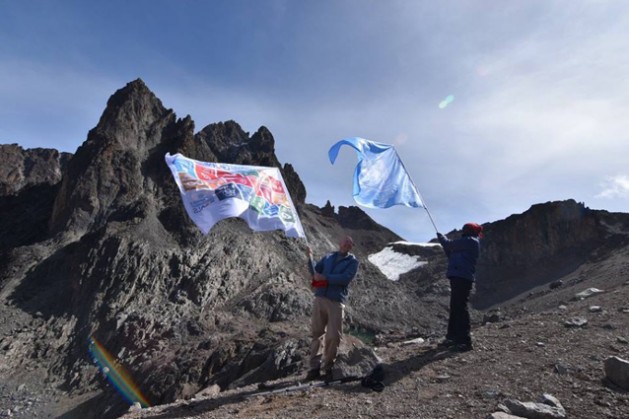 UN Staff from Kenya scale Mount Kenya to highlight the SDGs. Credit: UNIC