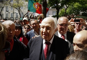 Photo: Mario Soares attending a rally to celebrate the 40th anniversary of the Carnation Revolution, 25 April 2014 in Lisbon. Photo: FraLiss. Creative Commons Attribution-Share Alike 3.0 Unported license.