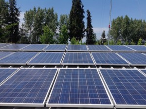 Panels at the Buin 1 Solar Plant, the first plant in Chile financed with shares sold to citizens, are ready to generate 10 KW, 75 per cent of which will be consumed by the participating households while the remainder will go into the national grid. Credit: Orlando Milesi/IPS
