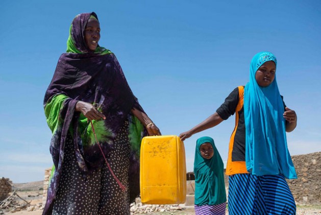 A resident of Rabaable village in Somalia fetches water with the help of her daughters. The villages well was recently rehabilitated by UNICEF. Credit: UNICEF Somalia/Sebastian Rich