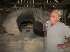 João Lisboa Sobrinho, 85, a baker from Ilha da Fazenda who “only” has ten children. Until recently, he used 50 kg of flour a day to make bread, but now uses just three – a reflection of the decline and depopulation of this island village along the Xingu River, in the northern Brazilian state of Pará.  Credit: Mario Osava/IPS