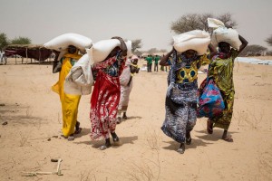 People living in the Melia IDP camp, Lake Chad, receiving WFP food. Most of the displaced come from the Lake Chad islands, that have been abandoned because of insecurity. Photo: WFP/Marco Frattini