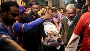 Rescue workers move the body of Taimur Abbas, a cameraman of Pakistan's Samaa TV who was killed by gunmen in Karachi in February [Shahzaib Akber/EPA]