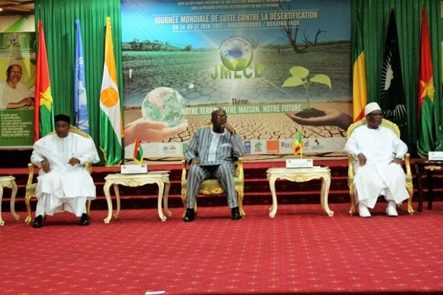 From left to right: Heads of state Mahamadou Issoufou of Niger, Roch Marc Christian Kabore of Burkina Faso and Ibrahim Boubacar Keita of Mali at the celebration of the World Day to Combat Desertification. Credit: Younouss Youn/IPS